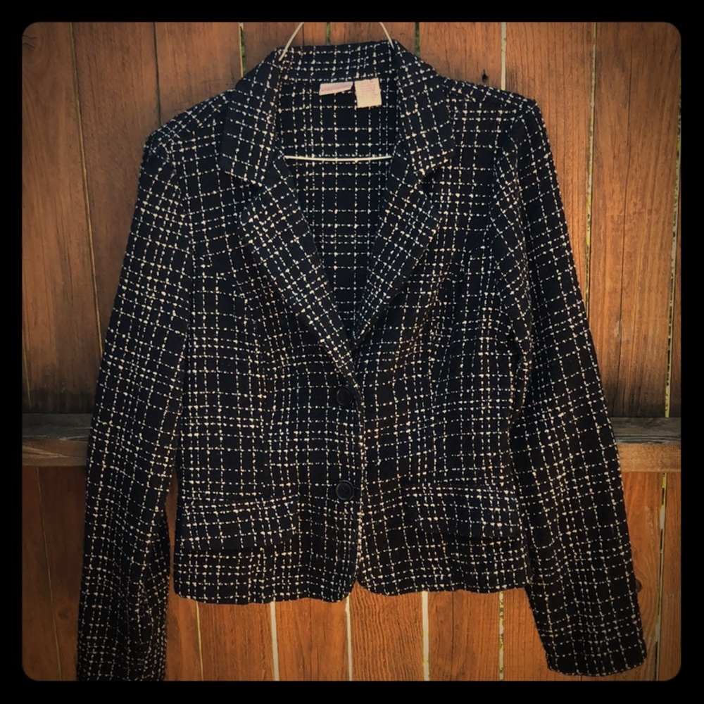 Lightweight Like New black and white jacket.